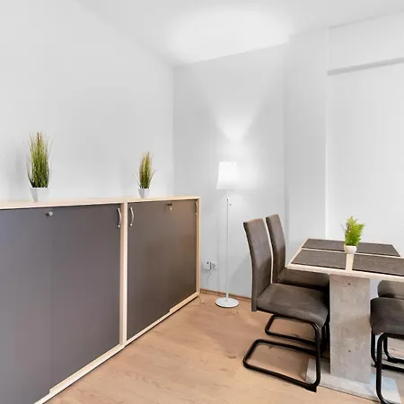 Apartment Living #10 Luenen